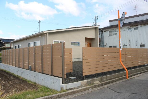 大田市 外構リフォーム 玄関前アプローチとフェンス施工事例