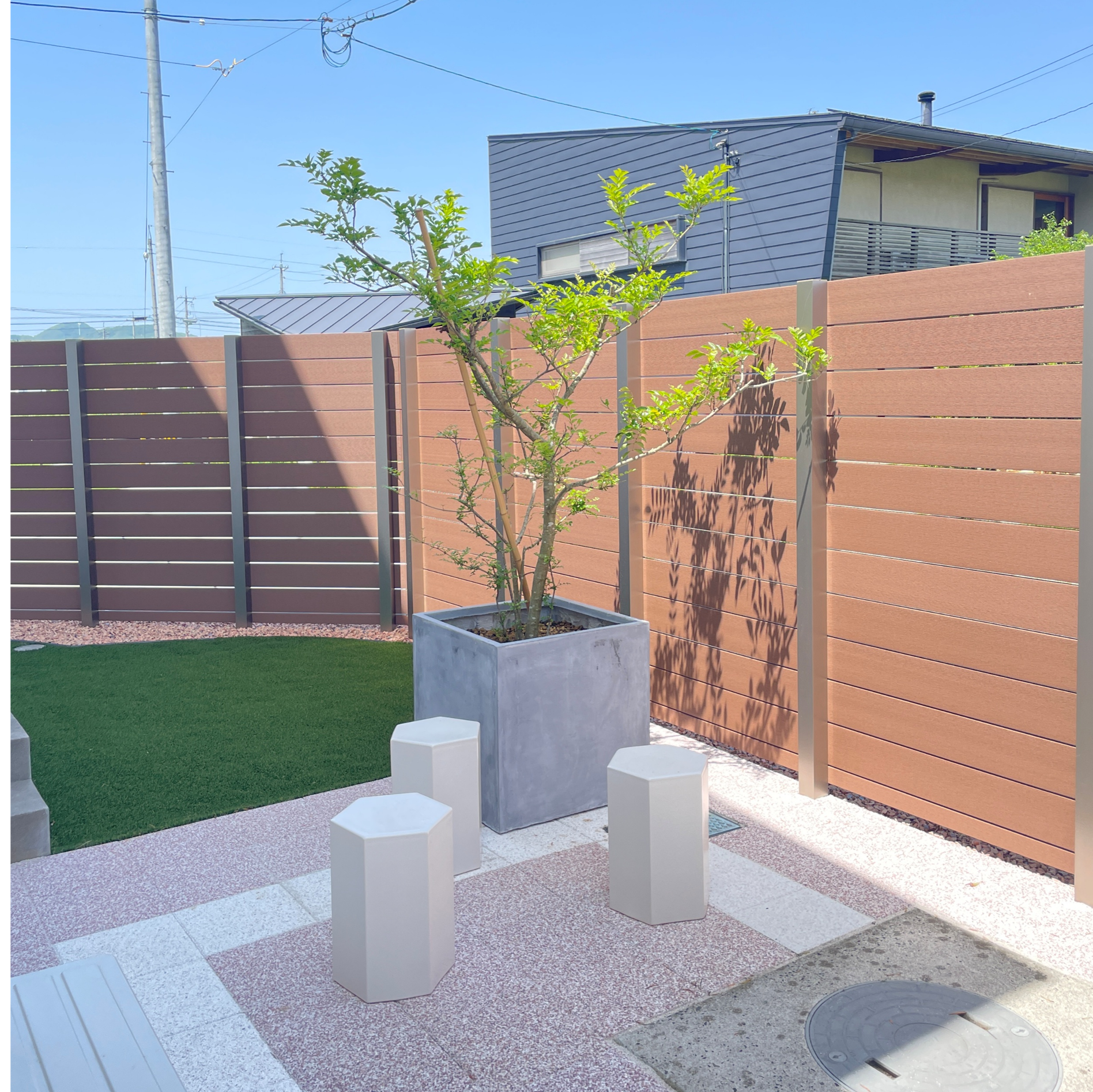 大田市 外構リフォーム 人工芝と植栽で整備された庭