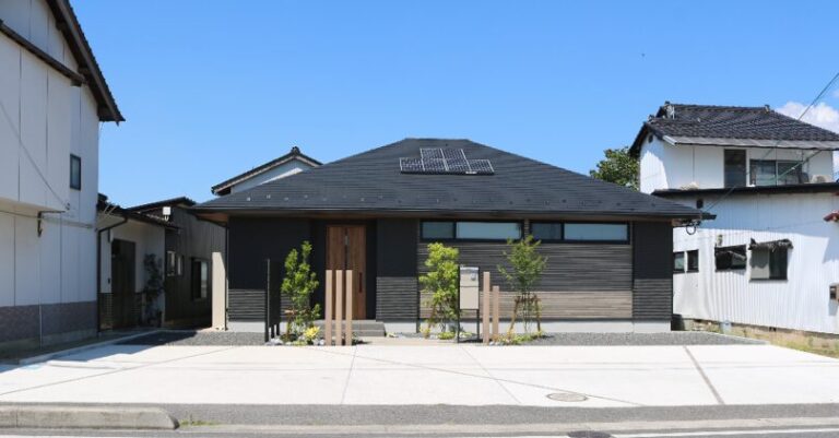 大田市 外構工事 庭に設置されたフェンスと門柱