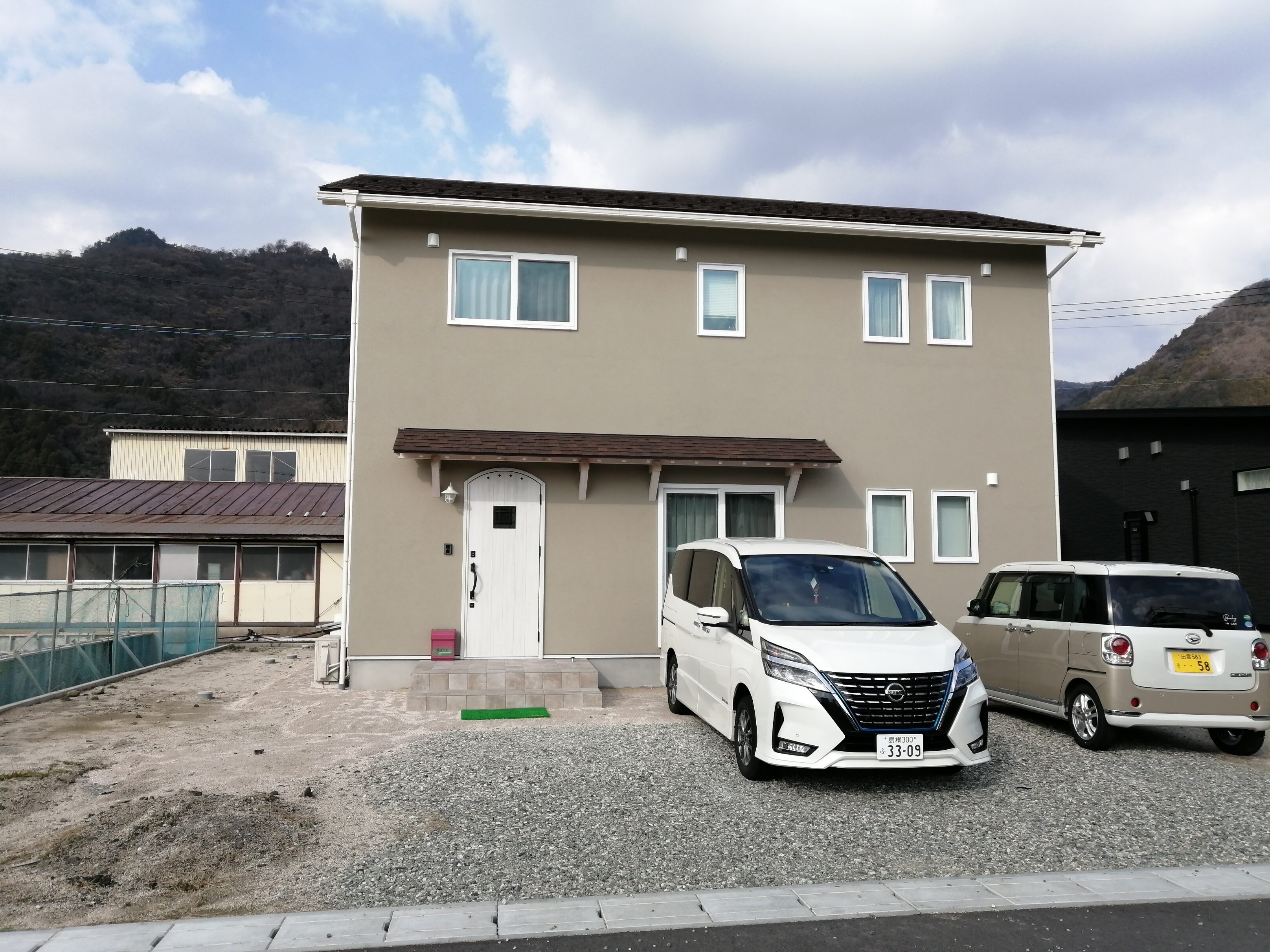 大田市 外構リフォーム前の駐車スペース