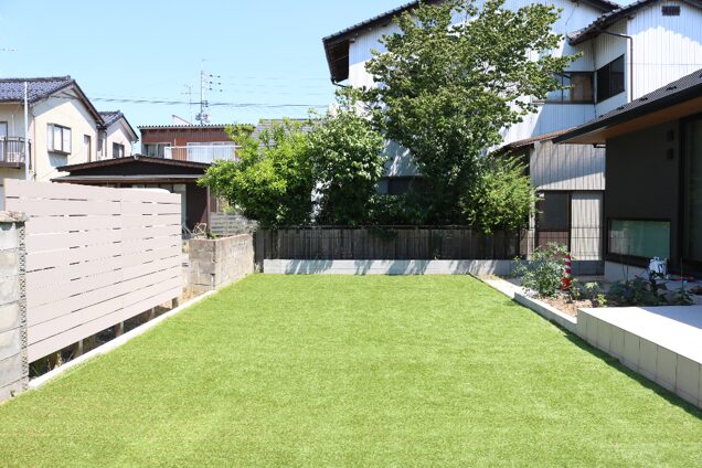 大田市 外構工事 芝生を敷いた広い庭の事例