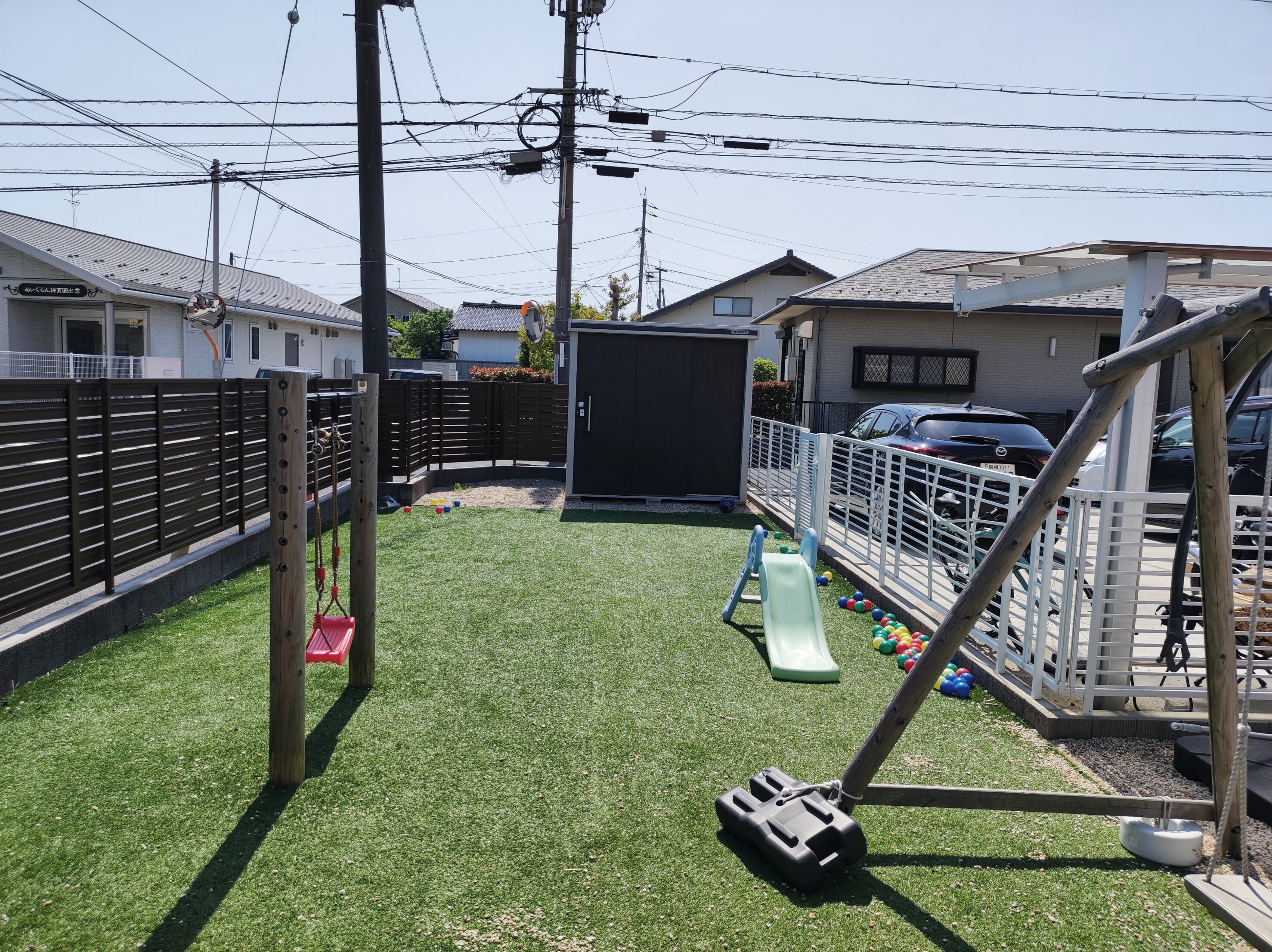 大田市 外構工事 子供が遊べる庭のブランコと人工芝スペース