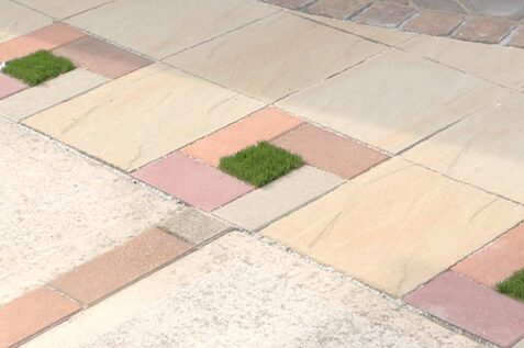 大田市 庭リフォーム デザイン舗装と人工芝を組み合わせた施工事例