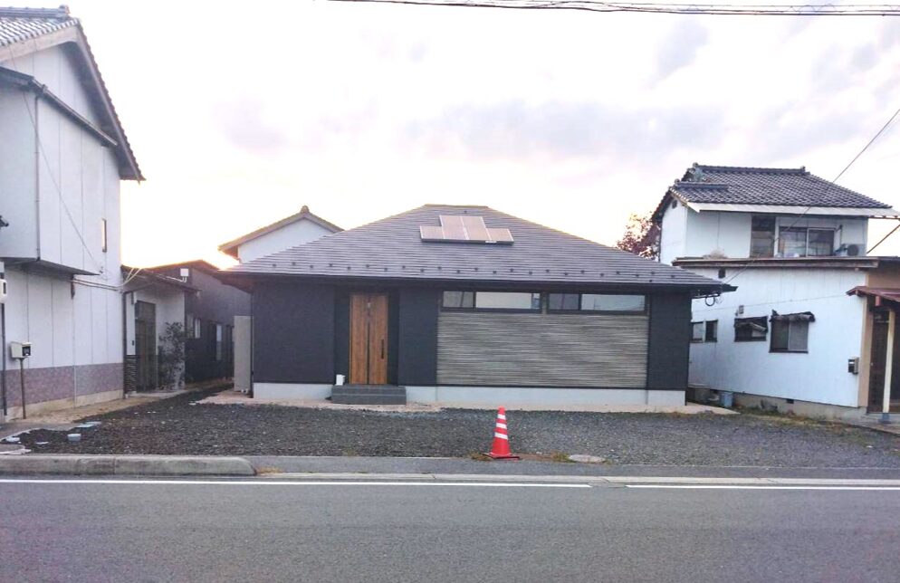 大田市 外構リフォーム 施工前の庭と駐車場の様子