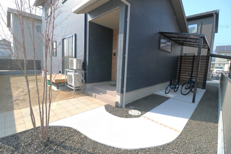 大田市 サイクルポート設置工事 シンプルで使いやすいデザイン