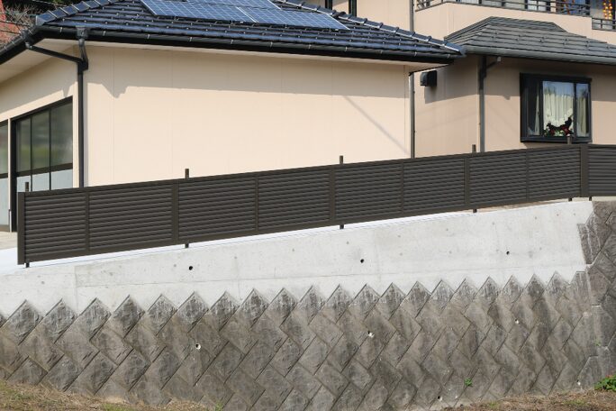 大田市 外構工事 安全性を高めた塀とフェンスの施工後