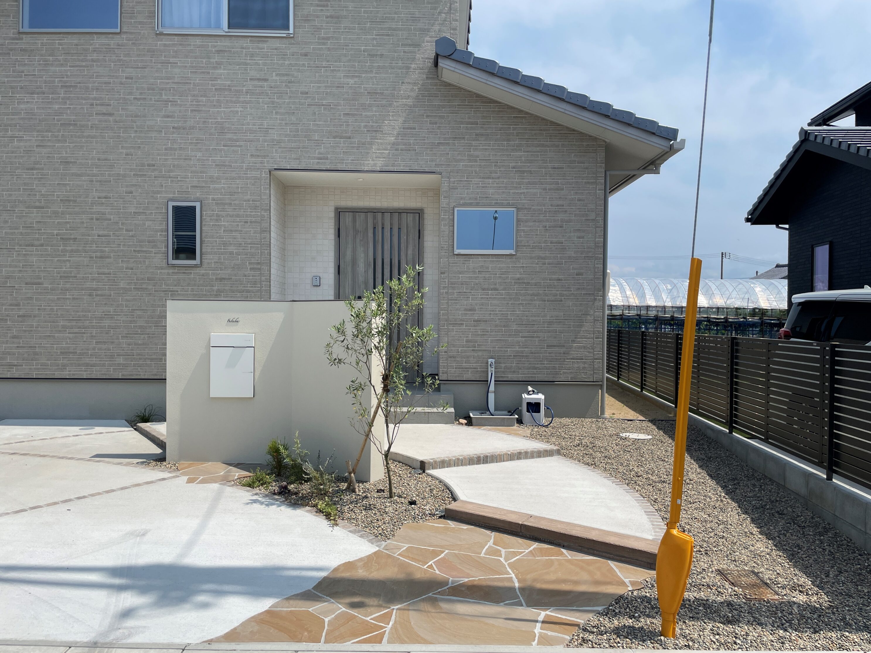 大田市 外構施工 門まわりと駐車スペースの外構事例