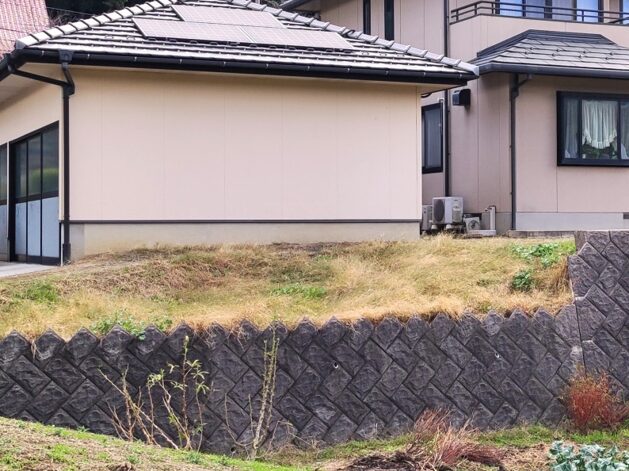 大田市 外構リフォーム 危険な急傾斜地の施工前の様子