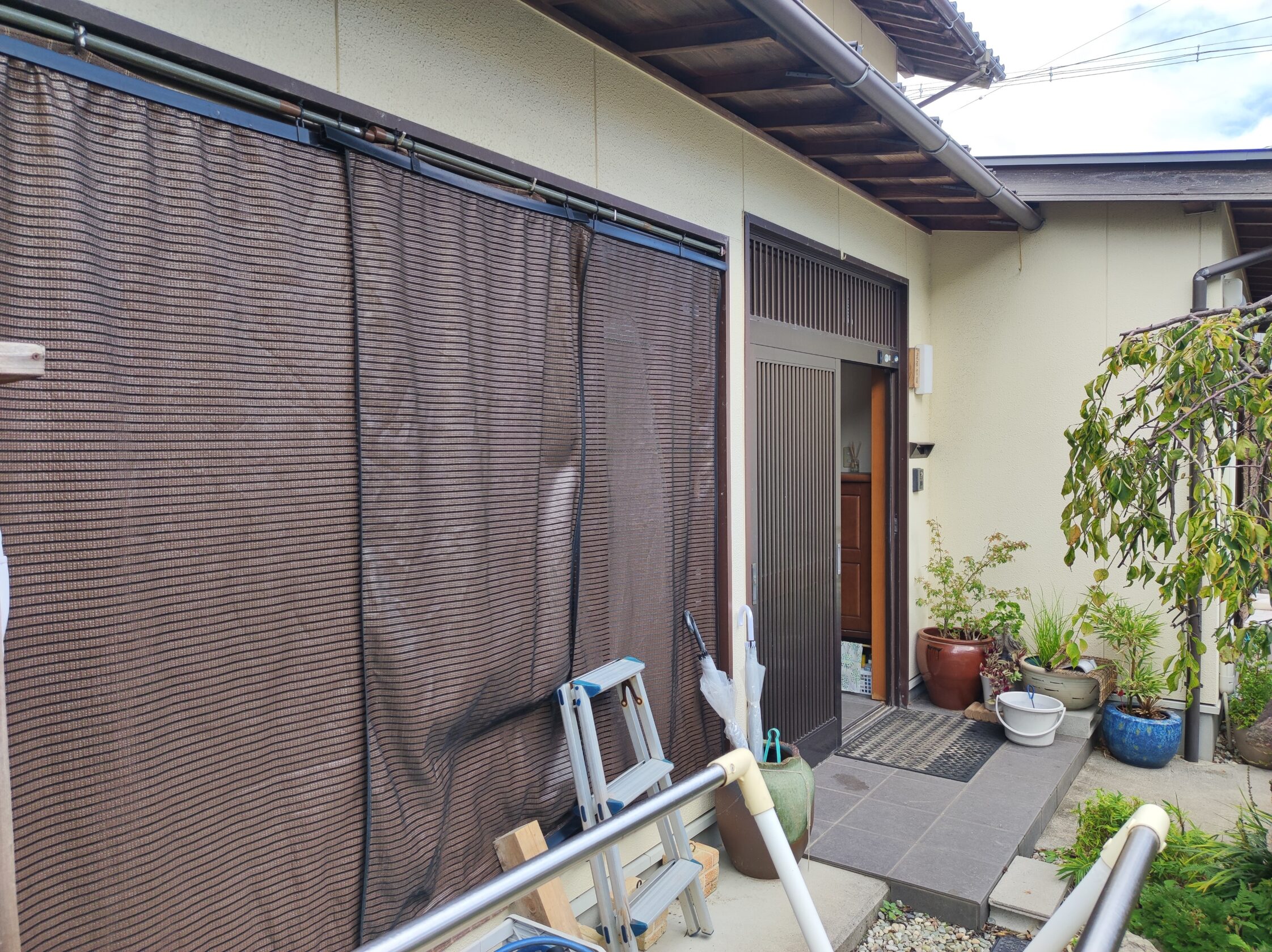 大田市 外構リフォーム 雨の日に不便な工事前の屋外スペース