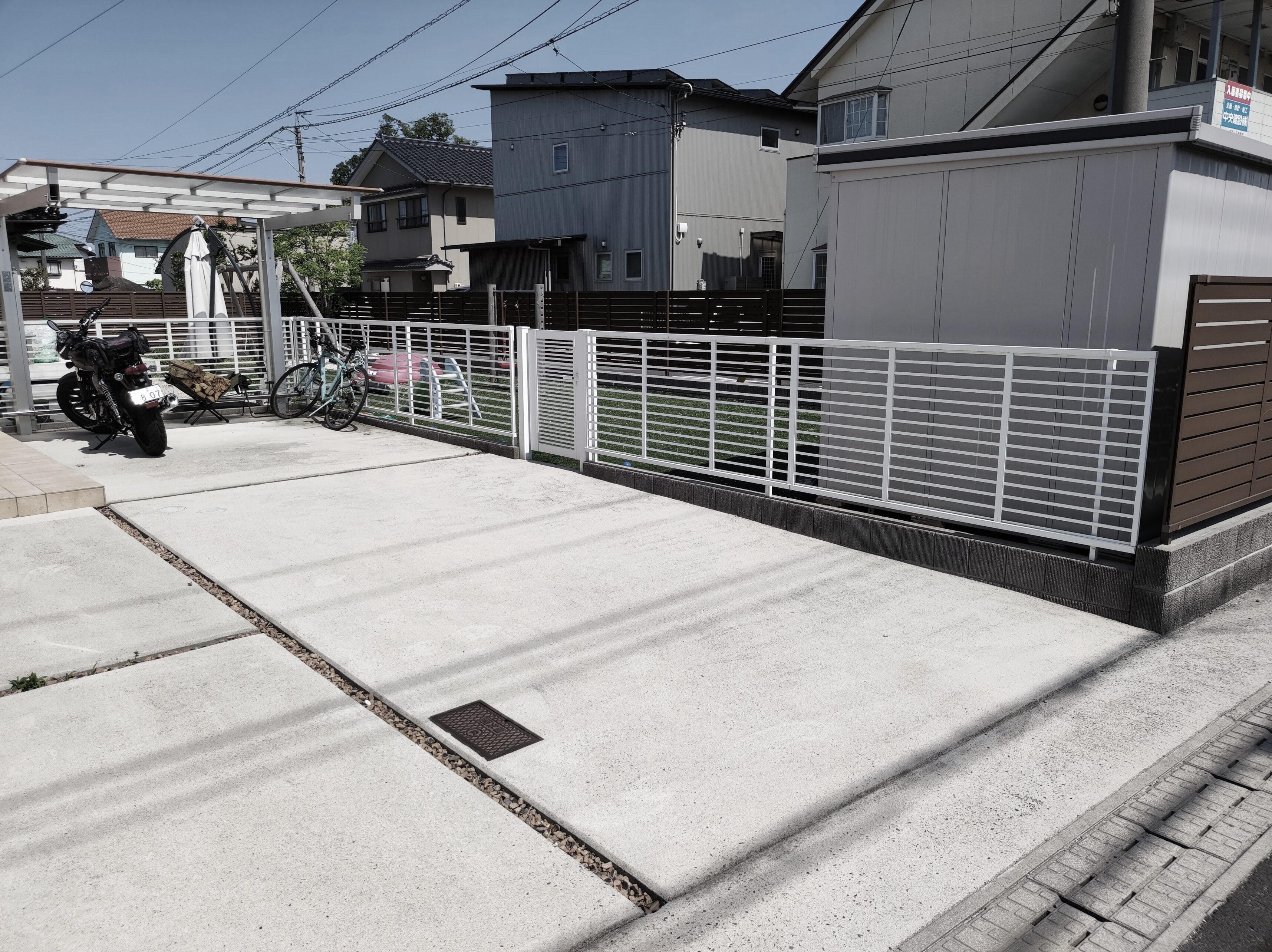 大田市 外構リフォーム 施工後の駐車スペースとフェンス