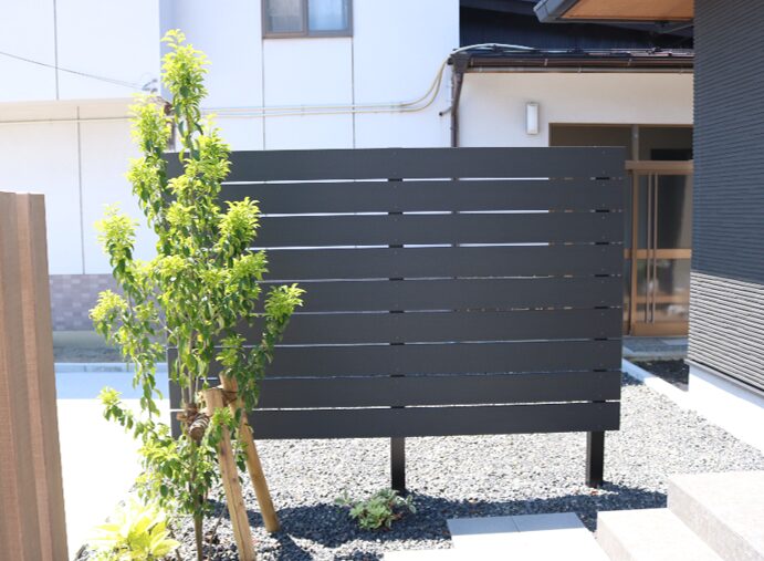 大田市 外構リフォーム 植栽と門柱を取り入れたアプローチ