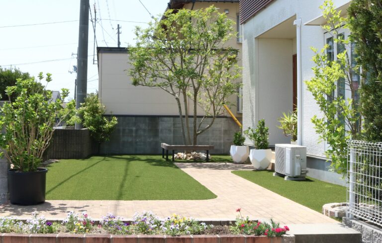 大田市 外構リフォーム 人工芝と植栽で整備された庭