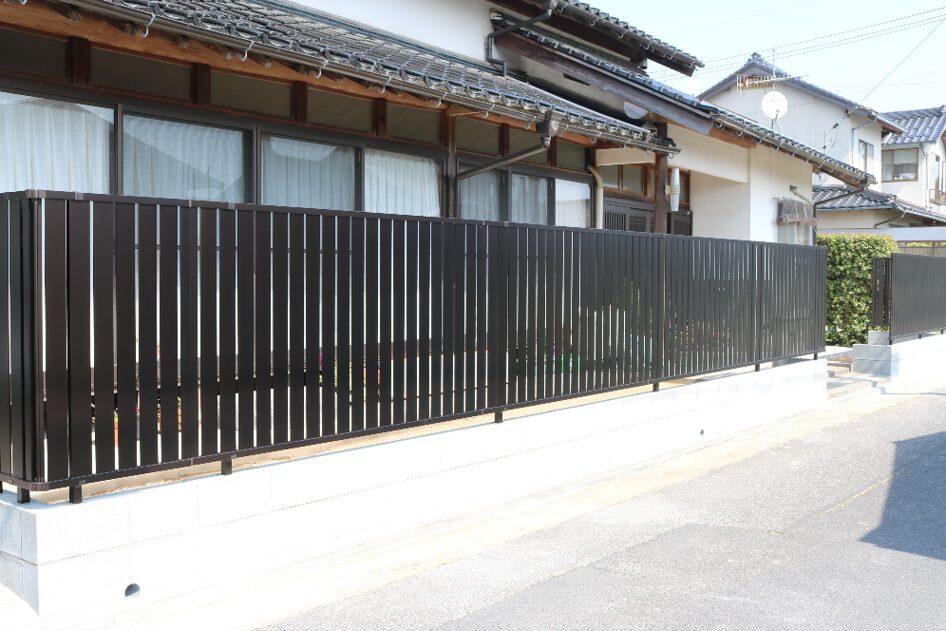 大田市 外構工事 ブロック塀リフォーム後のフェンス付きデザイン