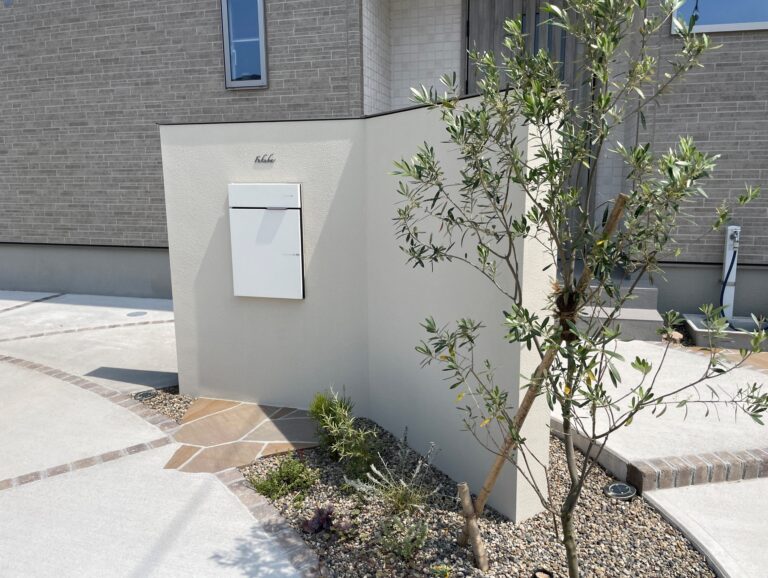 大田市 外構工事 門壁と植栽を取り入れたエントランス