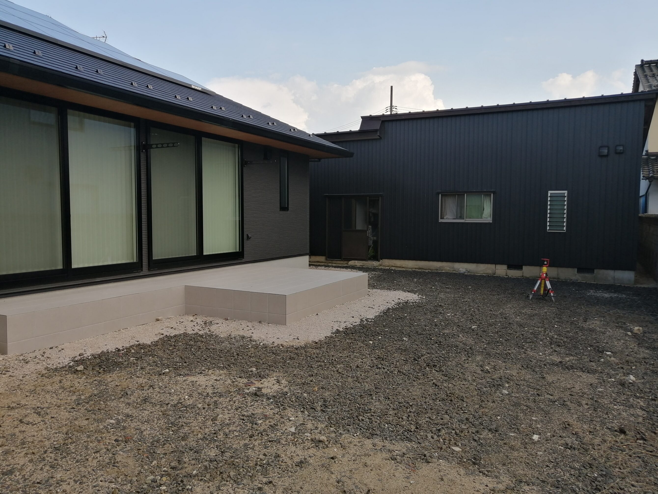 大田市 外構リフォーム 施工前の庭と駐車場の様子