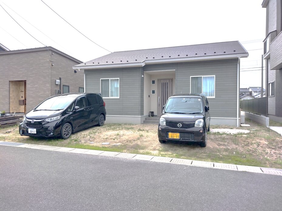 大田市 外構リフォーム 施工前の庭と駐車場の写真